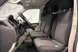 valkoinen Volkswagen Transporter 2018 kuva 16.