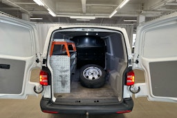 valkoinen Volkswagen Transporter 2018 kuva 17.
