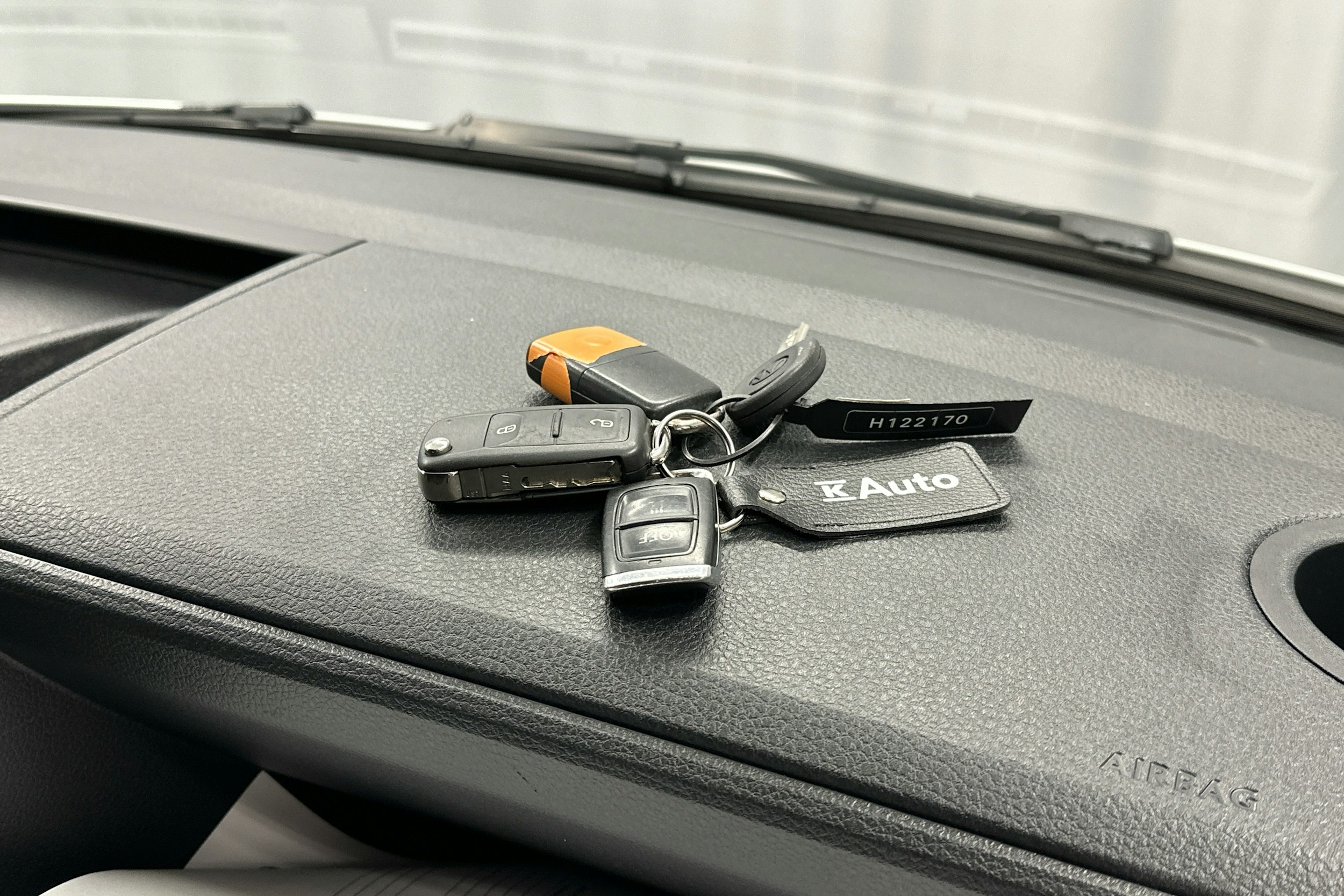 valkoinen Volkswagen Transporter 2018 kuva 21.