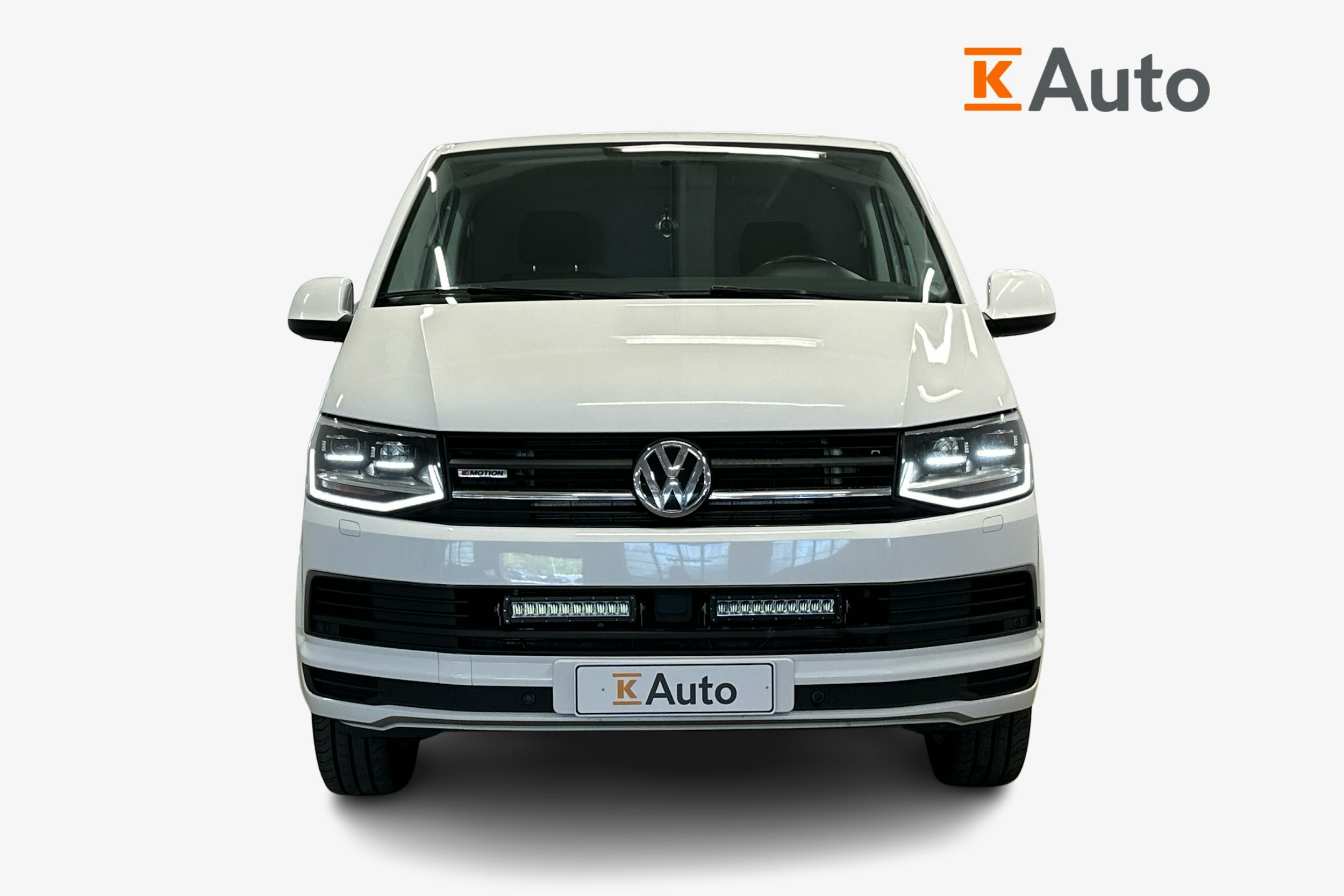 valkoinen Volkswagen Transporter 2018 kuva 4.