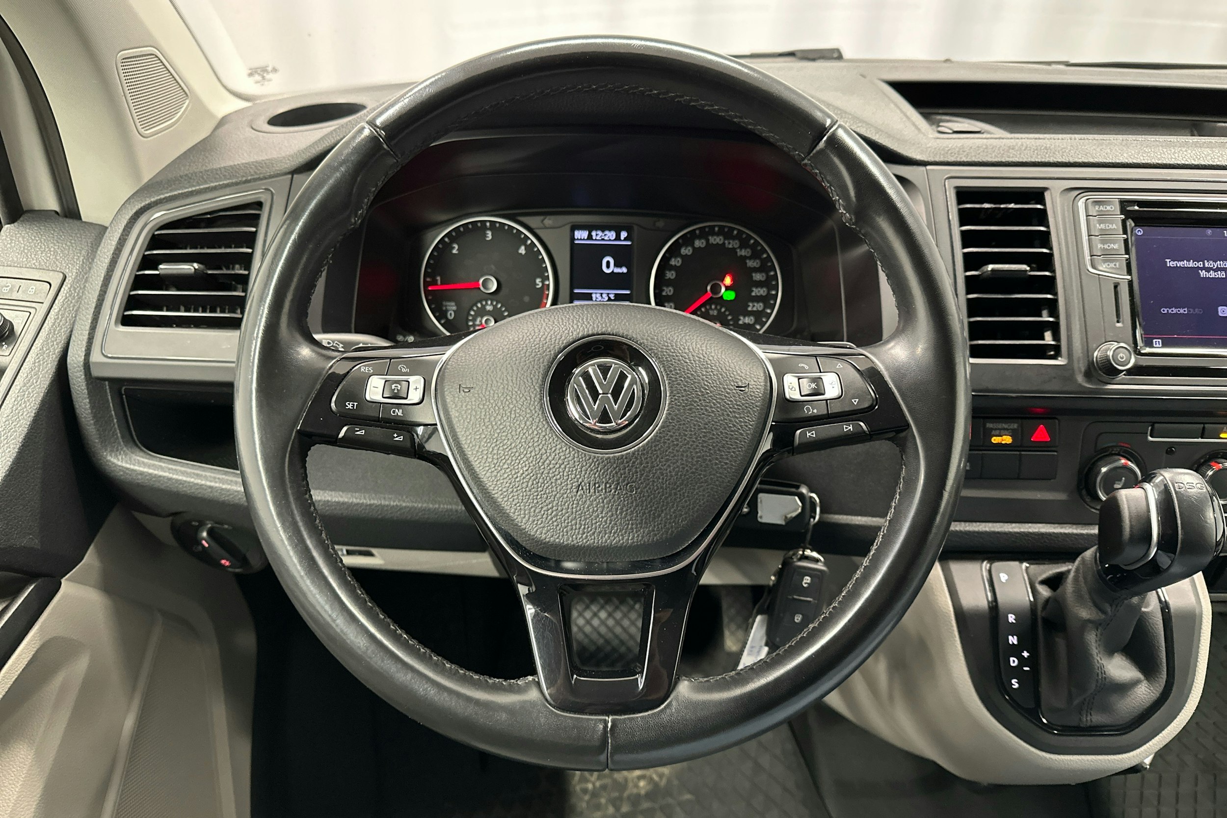 valkoinen Volkswagen Transporter 2018 kuva 9.