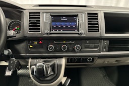valkoinen Volkswagen Transporter 2018 kuva 15.
