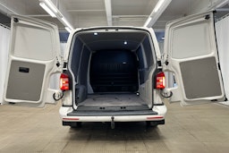 valkoinen Volkswagen Transporter 2018 kuva 16.