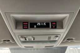 valkoinen Volkswagen Transporter 2018 kuva 18.