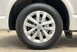 valkoinen Volkswagen Transporter 2018 kuva 20.