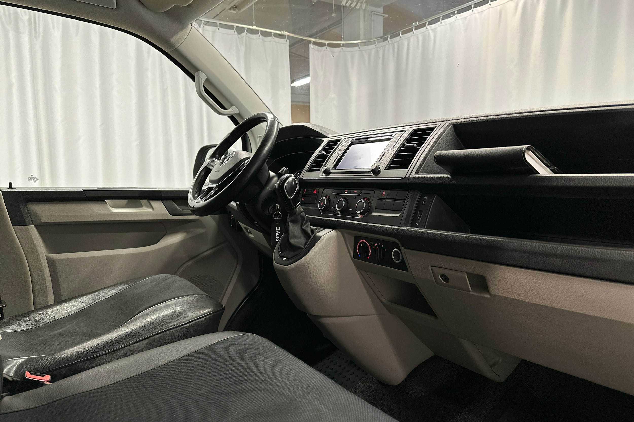 hopea Volkswagen Transporter 2018 kuva 6.
