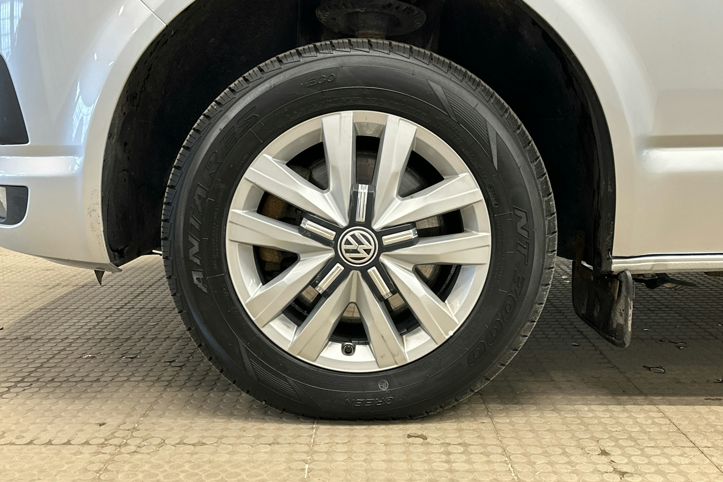 hopea Volkswagen Transporter 2018 kuva 9.