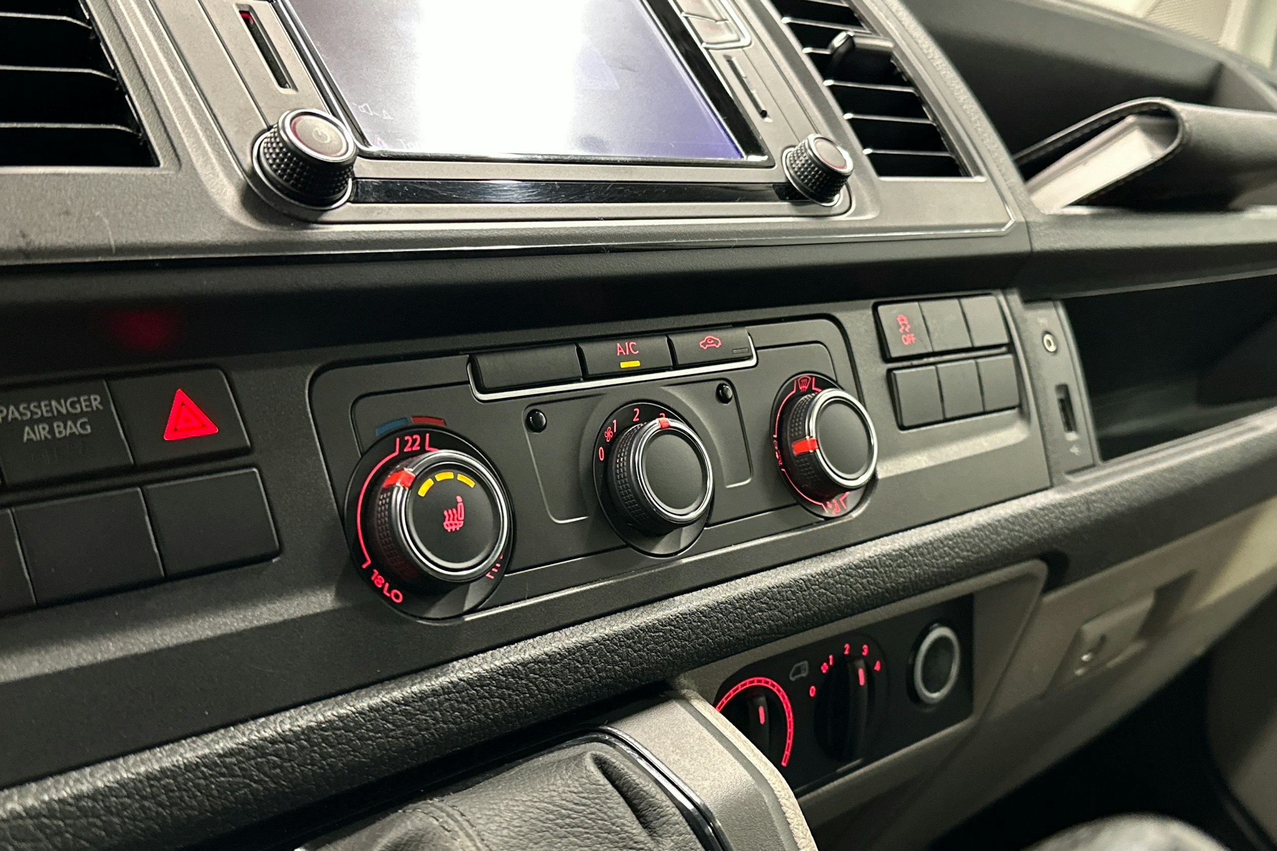 hopea Volkswagen Transporter 2018 kuva 14.