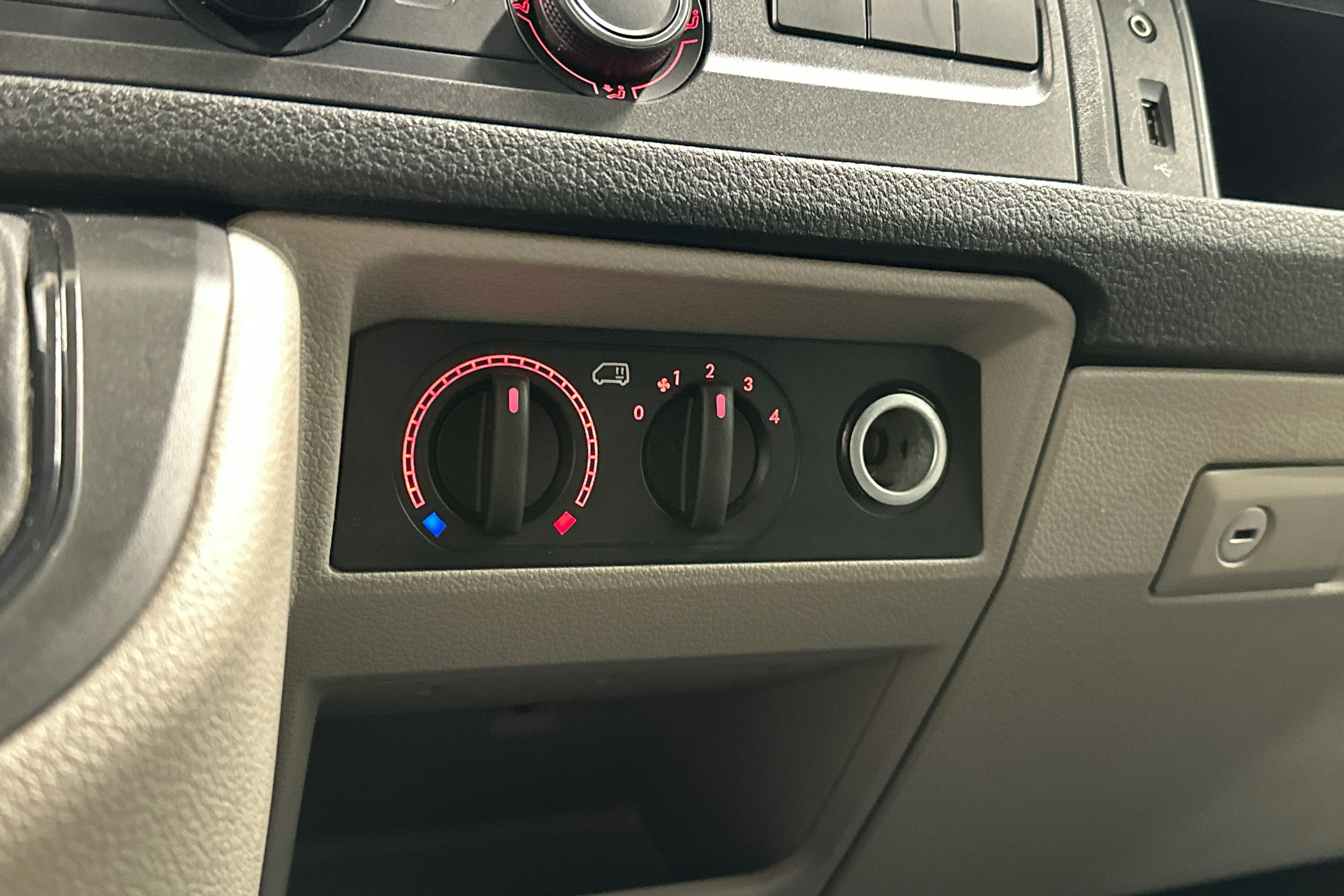 hopea Volkswagen Transporter 2018 kuva 15.