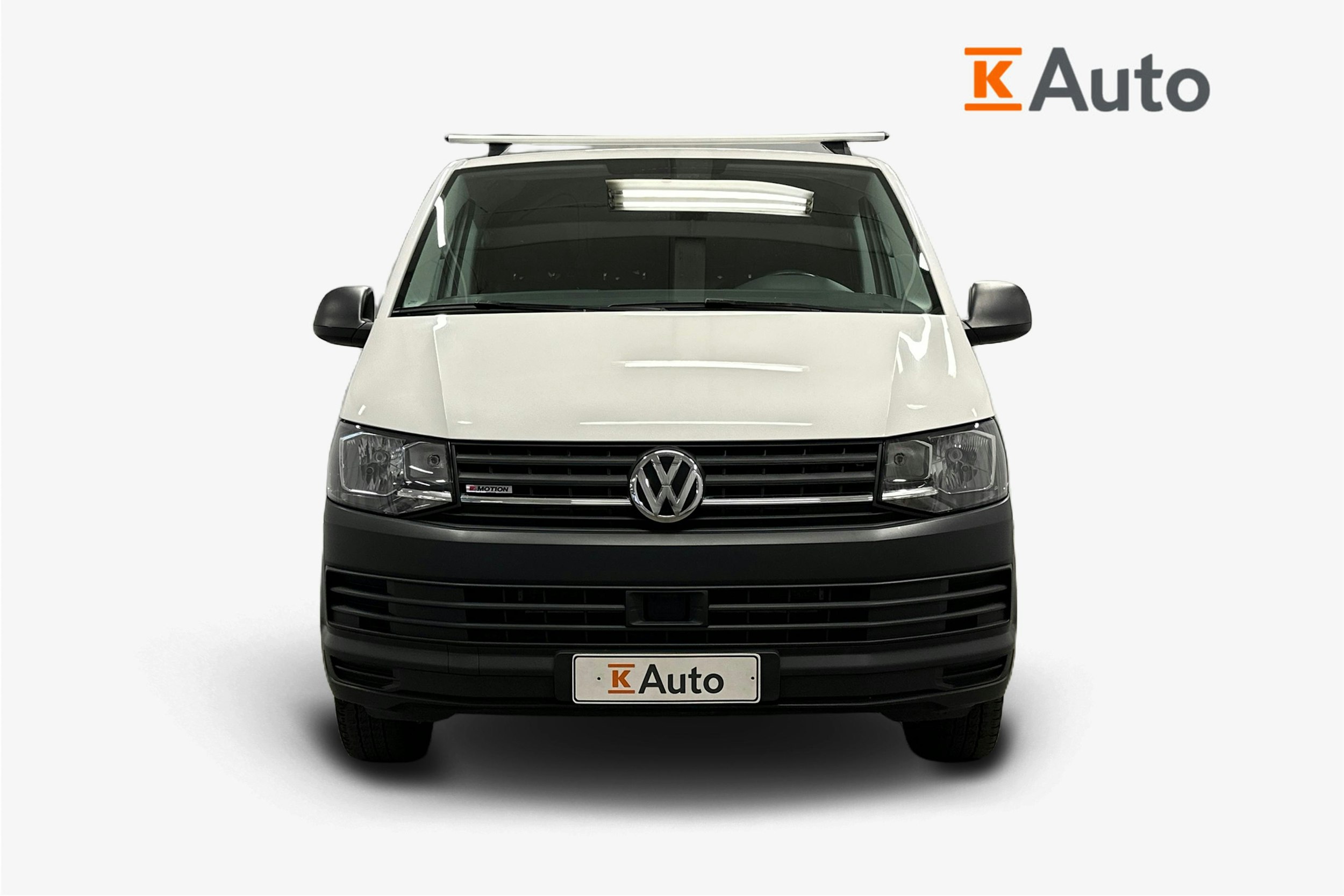 valkoinen Volkswagen Transporter 2018 kuva 4.