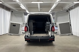 valkoinen Volkswagen Transporter 2018 kuva 11.