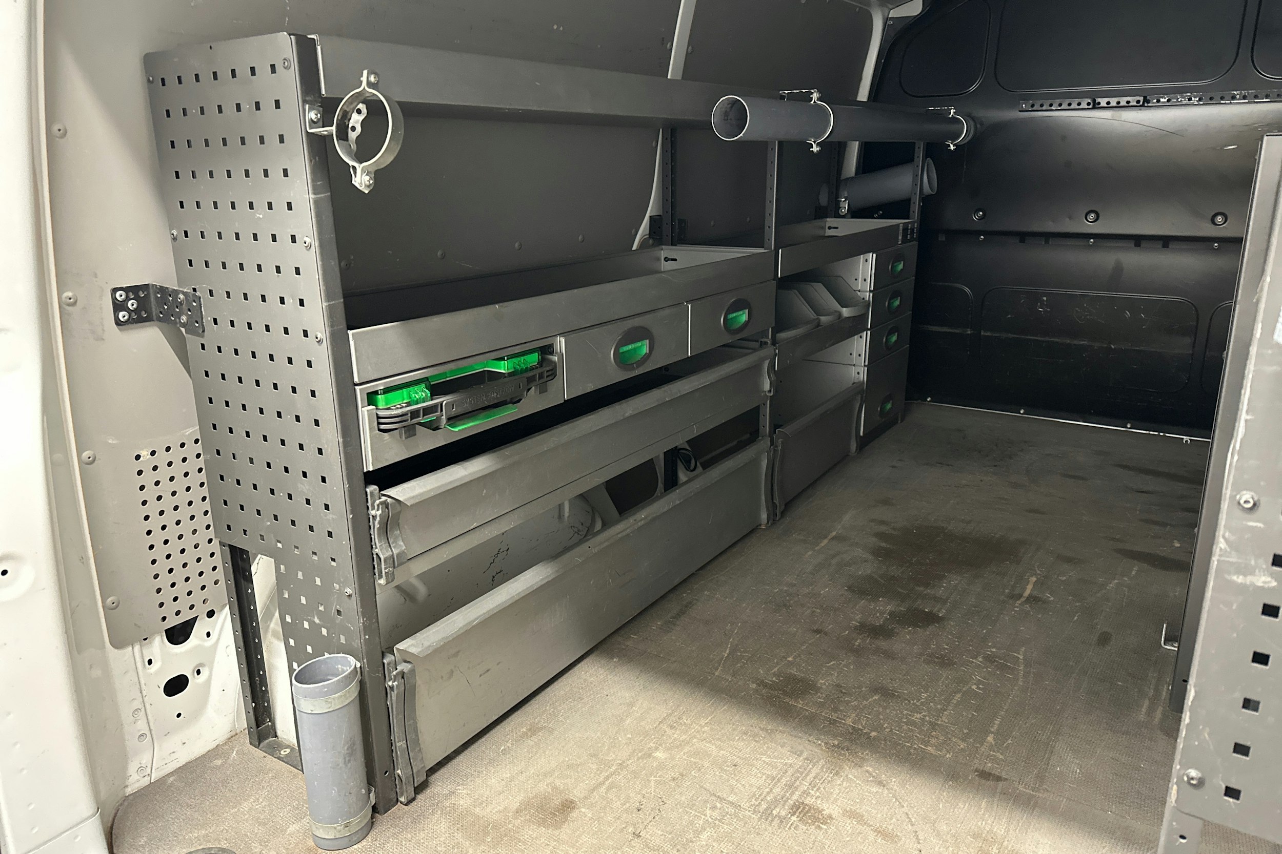 valkoinen Volkswagen Transporter 2018 kuva 12.