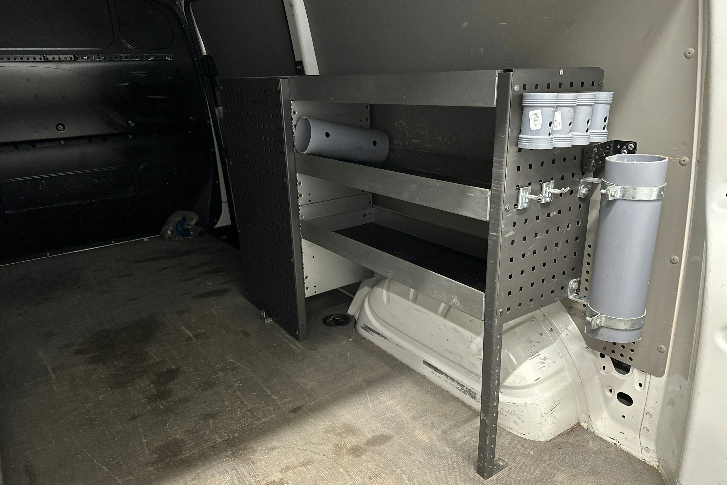 valkoinen Volkswagen Transporter 2018 kuva 13.