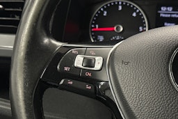 valkoinen Volkswagen Transporter 2018 kuva 17.