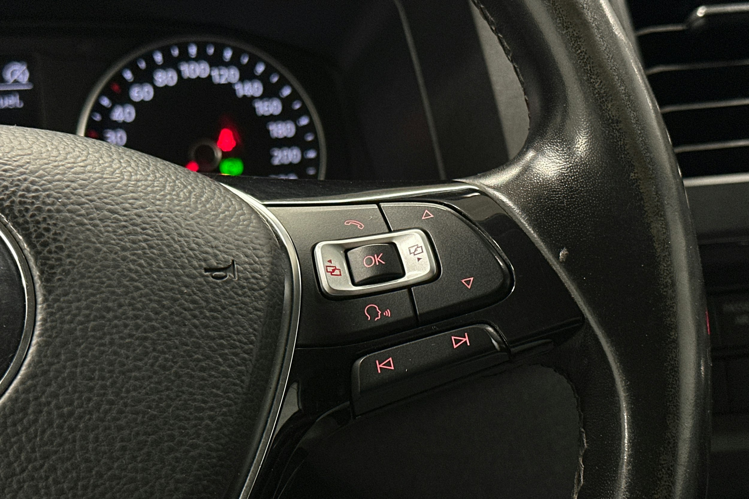valkoinen Volkswagen Transporter 2018 kuva 18.