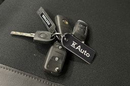 valkoinen Volkswagen Transporter 2018 kuva 25.
