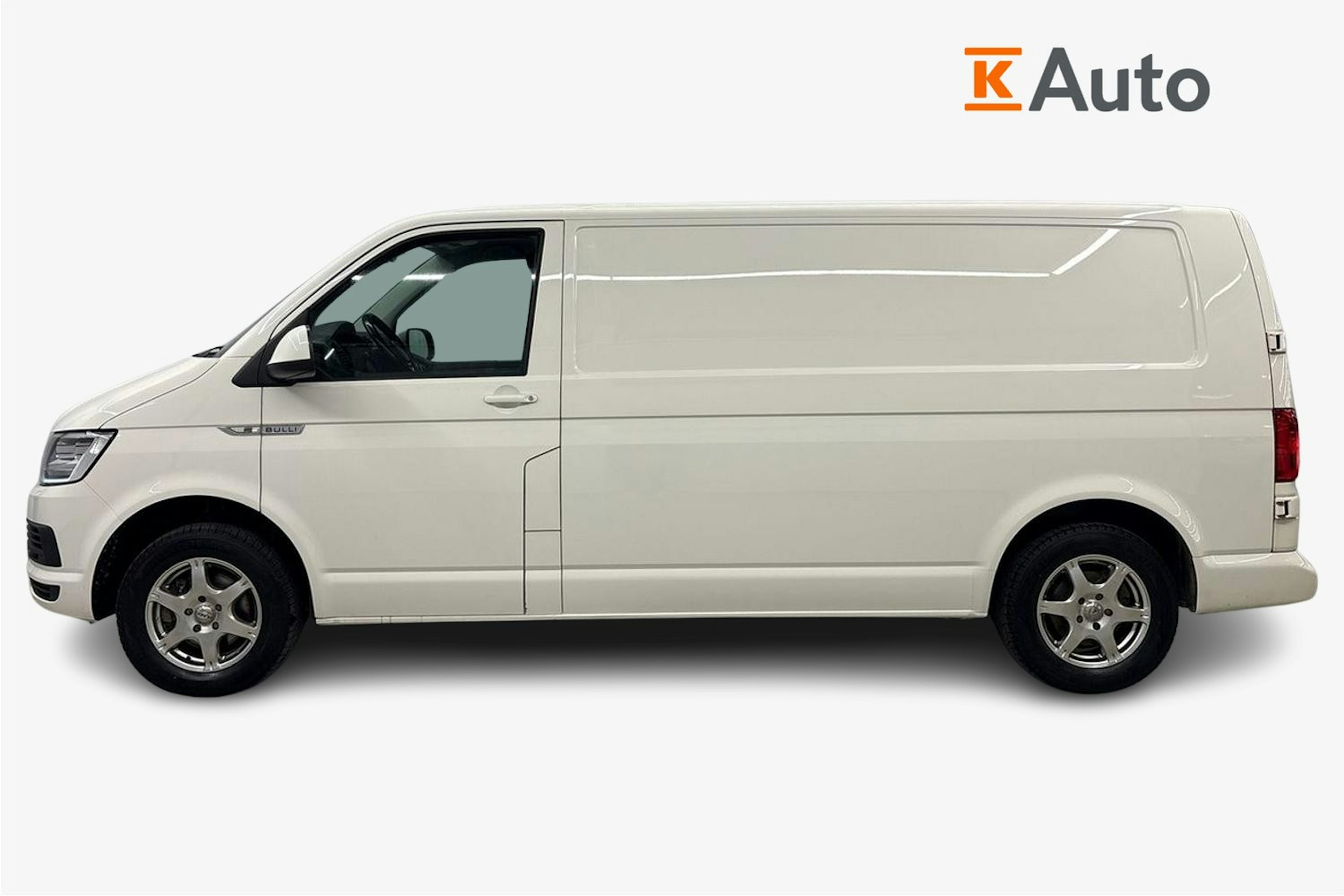 valkoinen Volkswagen Transporter 2018 kuva 5.