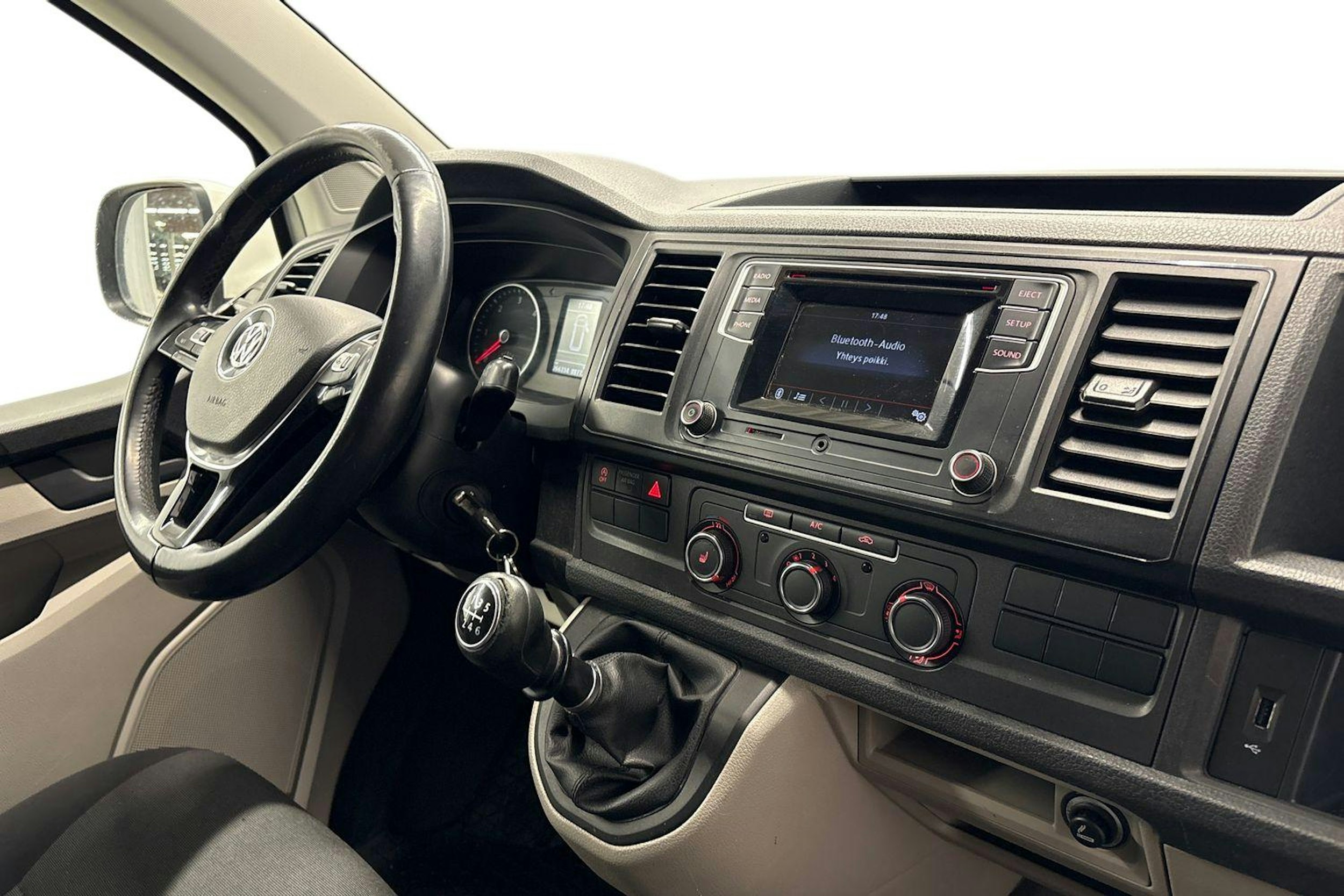 valkoinen Volkswagen Transporter 2018 kuva 8.