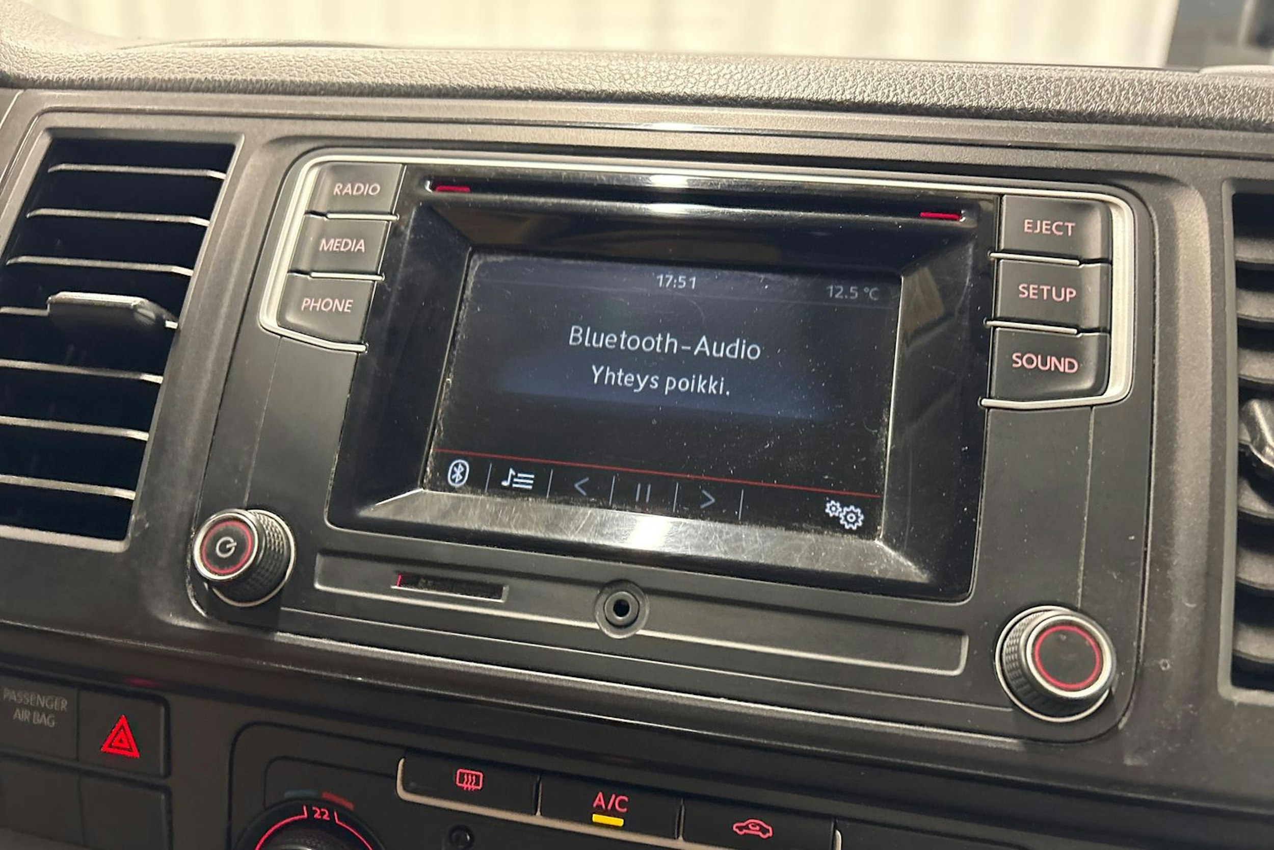 valkoinen Volkswagen Transporter 2018 kuva 14.