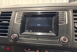 valkoinen Volkswagen Transporter 2018 kuva 15.