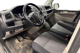 valkoinen Volkswagen Transporter 2018 kuva 3.