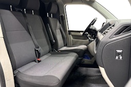 valkoinen Volkswagen Transporter 2018 kuva 11.