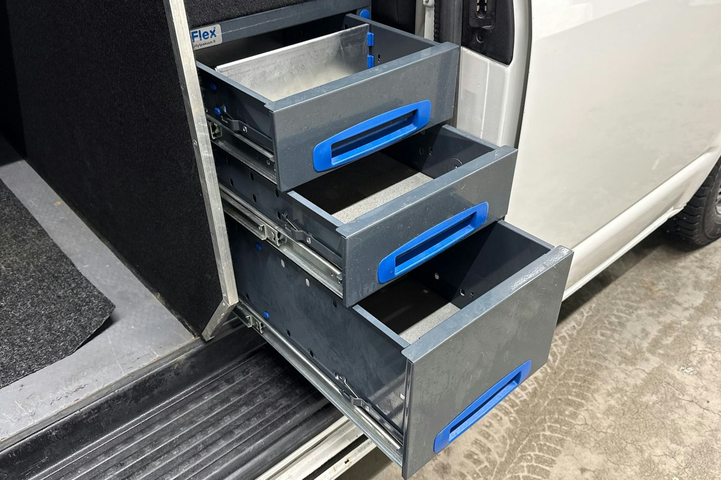 valkoinen Volkswagen Transporter 2018 kuva 15.