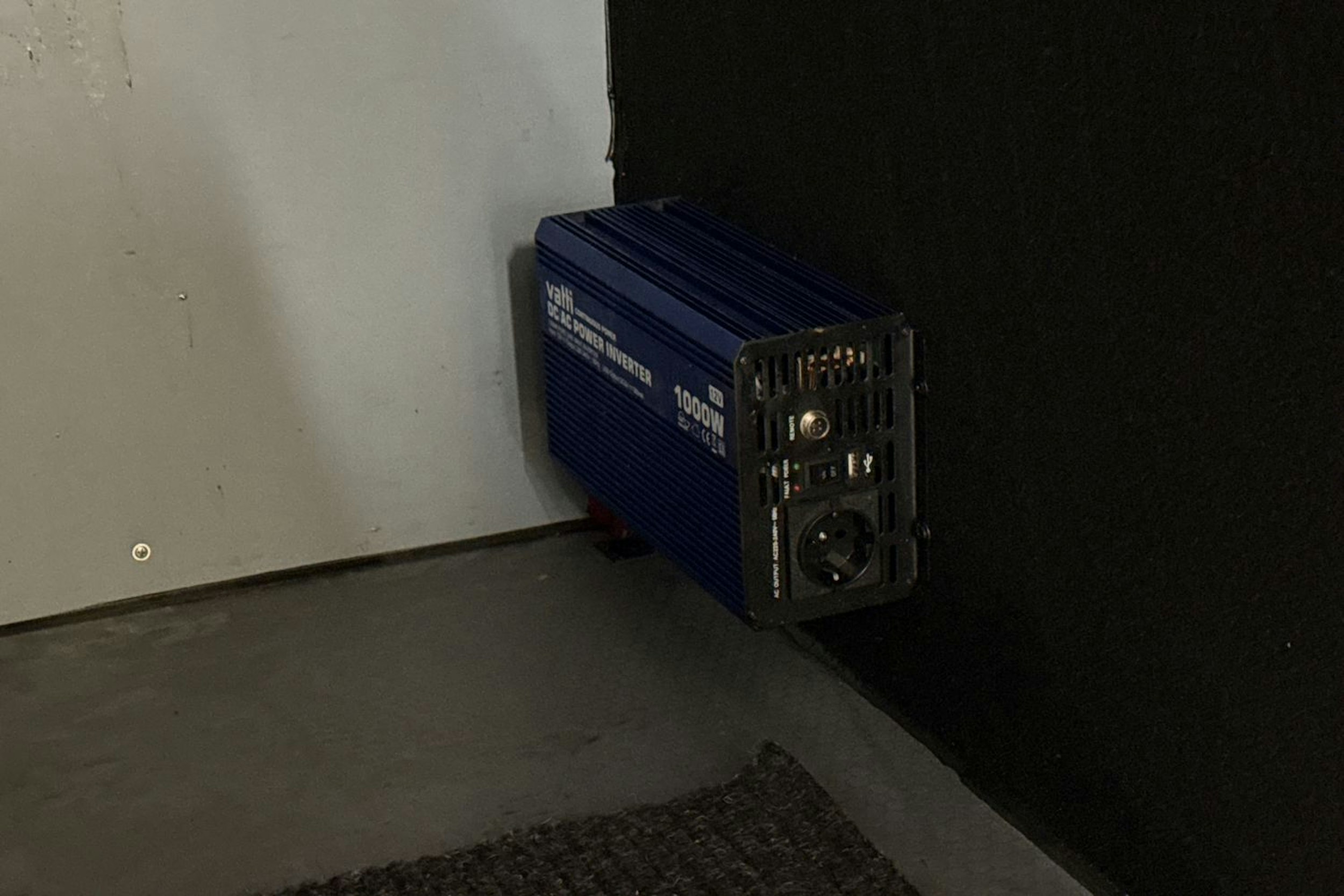 valkoinen Volkswagen Transporter 2018 kuva 16.