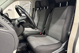 valkoinen Volkswagen Transporter 2018 kuva 19.