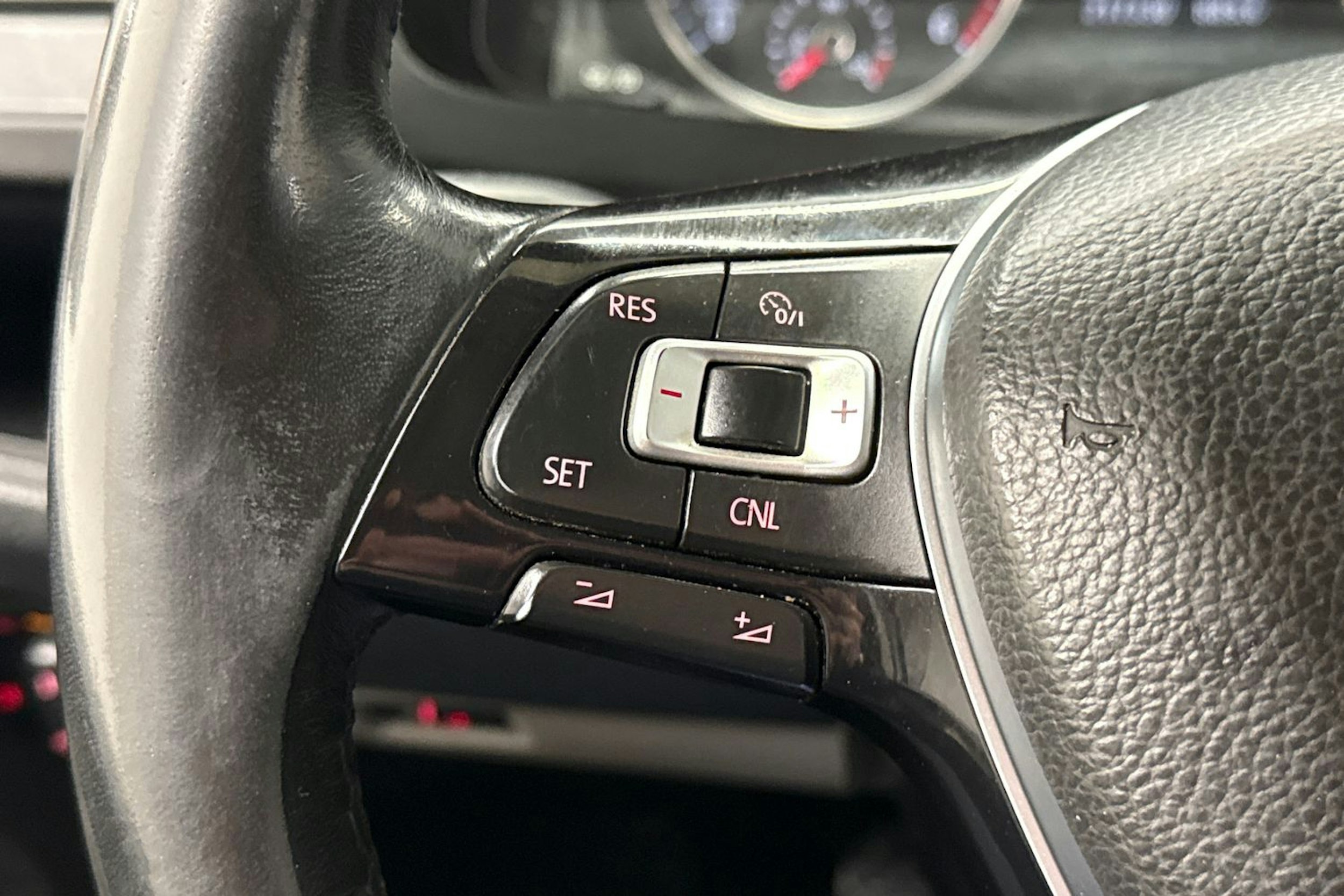 valkoinen Volkswagen Transporter 2018 kuva 20.