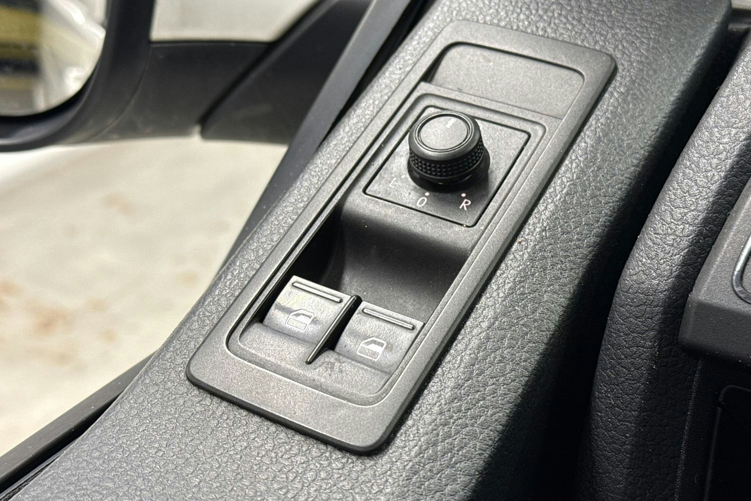 valkoinen Volkswagen Transporter 2018 kuva 23.