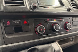 valkoinen Volkswagen Transporter 2018 kuva 25.