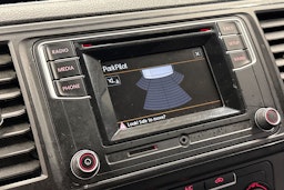 valkoinen Volkswagen Transporter 2018 kuva 26.