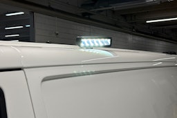 valkoinen Volkswagen Transporter 2018 kuva 27.