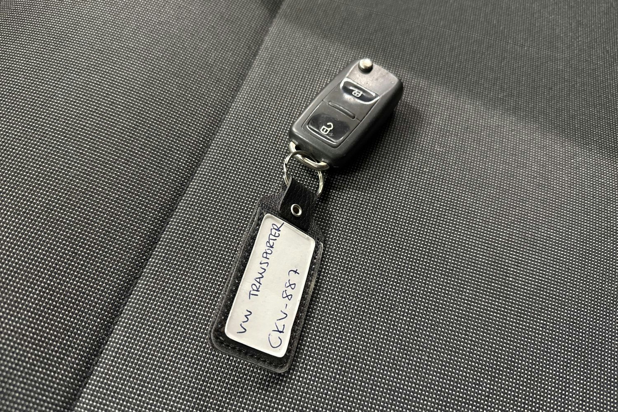 valkoinen Volkswagen Transporter 2018 kuva 31.