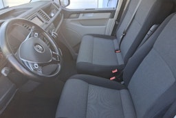 valkoinen Volkswagen Transporter 2018 kuva 6.