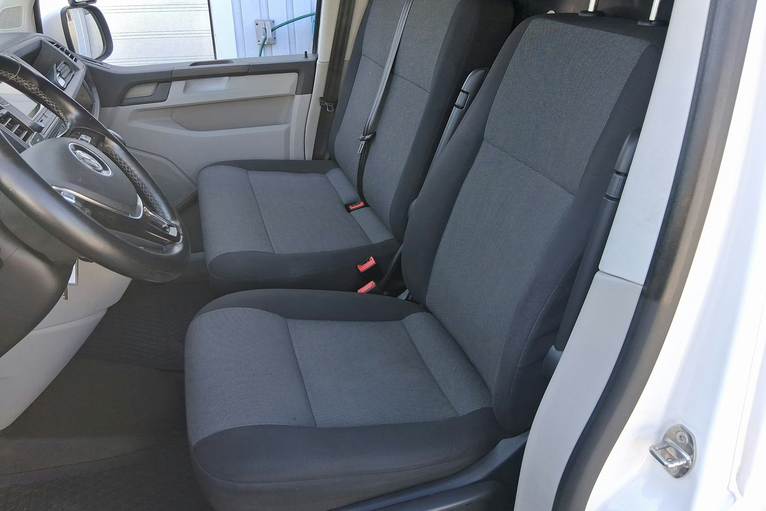 valkoinen Volkswagen Transporter 2018 kuva 8.