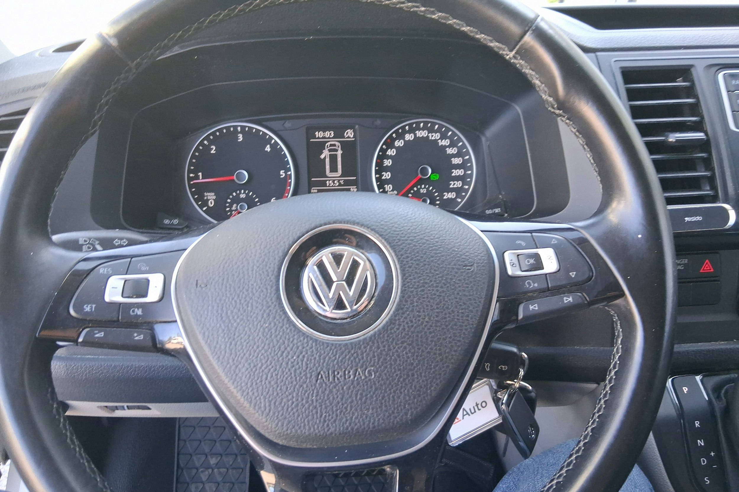 valkoinen Volkswagen Transporter 2018 kuva 11.
