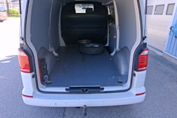 valkoinen Volkswagen Transporter 2018 kuva 14.
