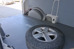 valkoinen Volkswagen Transporter 2018 kuva 16.