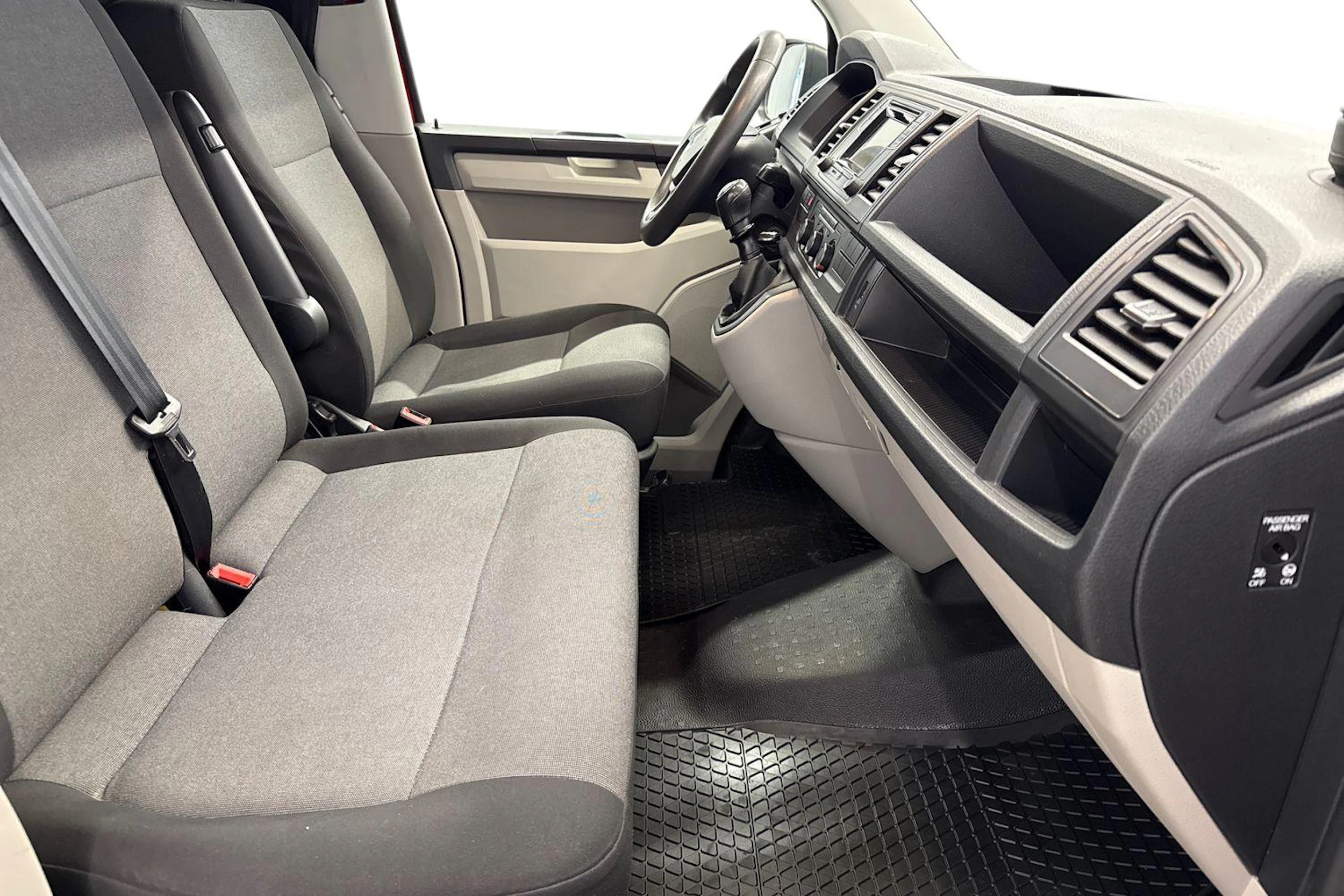 punainen Volkswagen Transporter 2018 kuva 7.