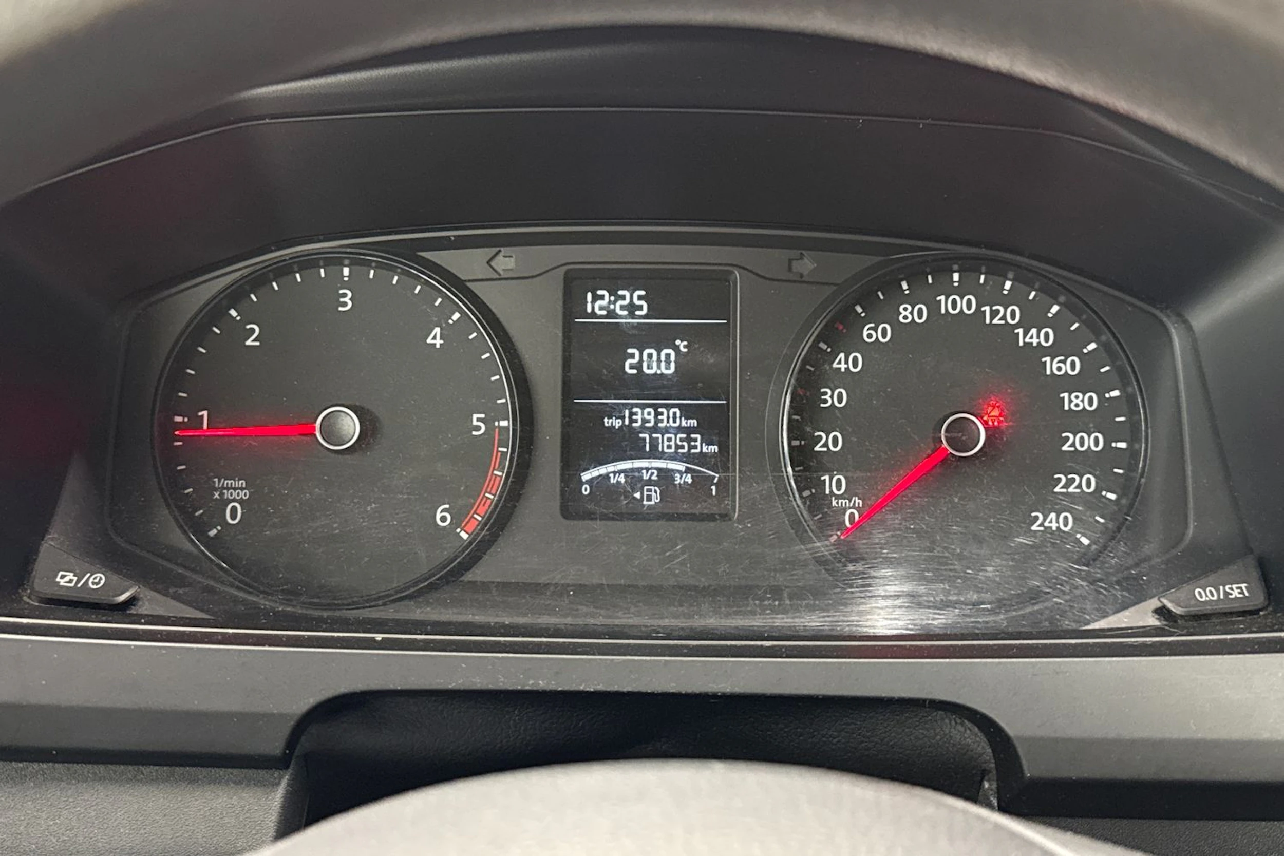 punainen Volkswagen Transporter 2018 kuva 11.