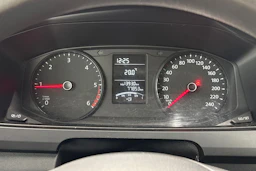 punainen Volkswagen Transporter 2018 kuva 11.