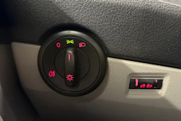 punainen Volkswagen Transporter 2018 kuva 13.