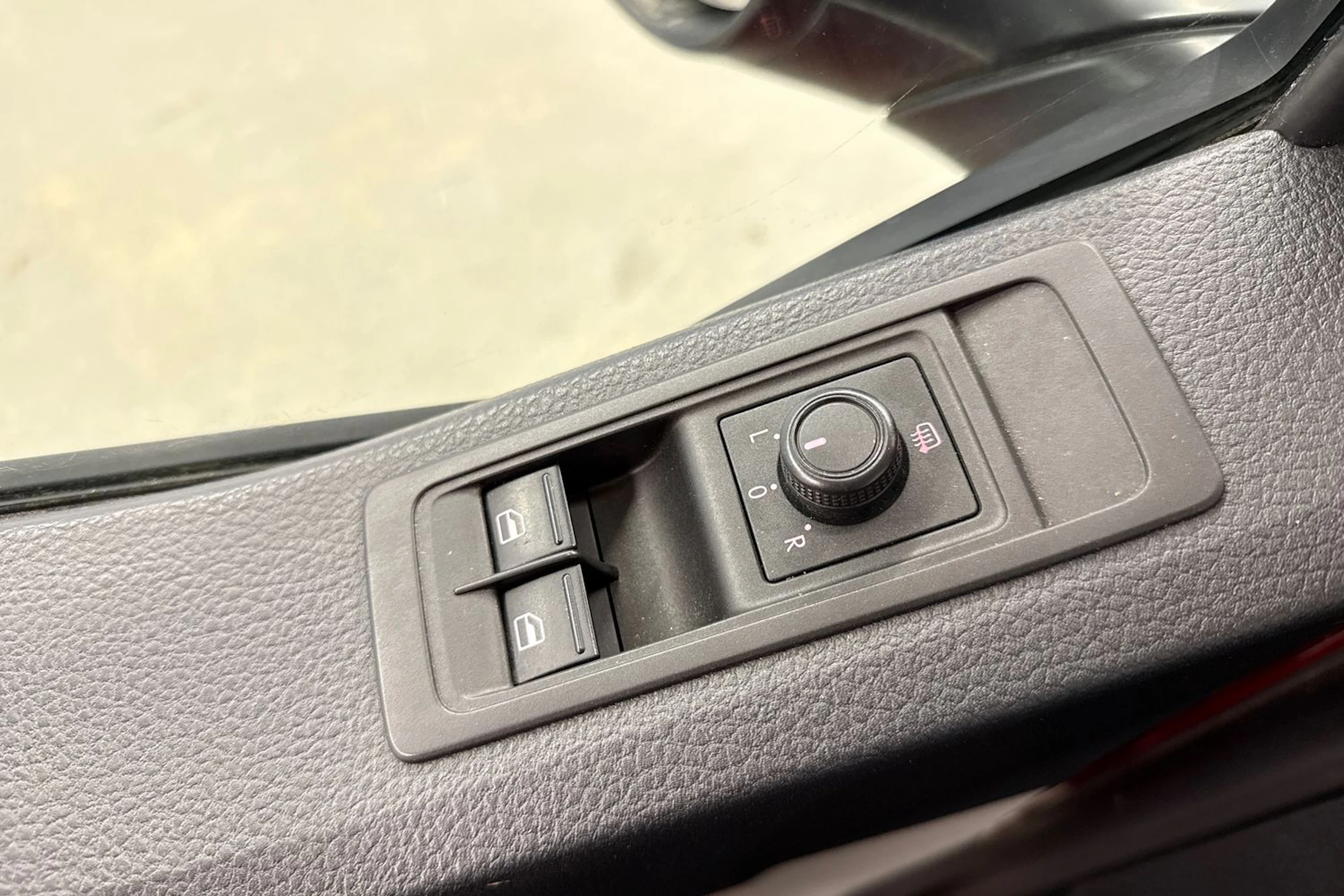 punainen Volkswagen Transporter 2018 kuva 14.
