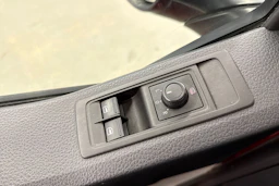 punainen Volkswagen Transporter 2018 kuva 14.