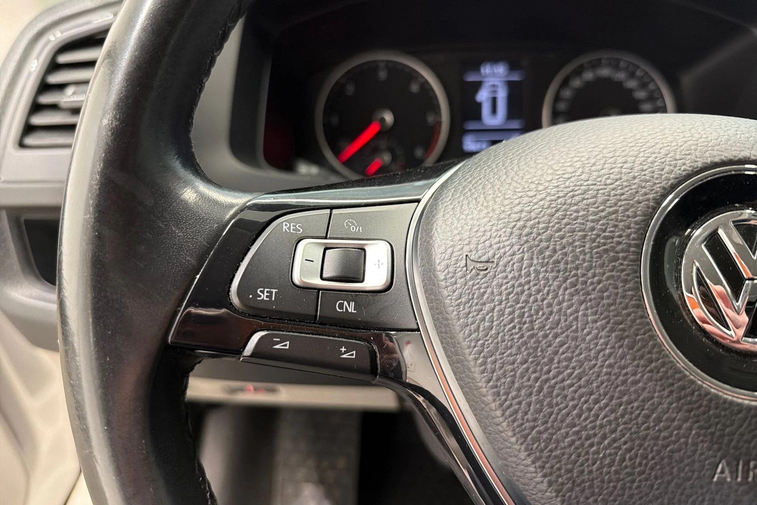 Valkoinen Volkswagen TRANSPORTER 2018 kuva 13.