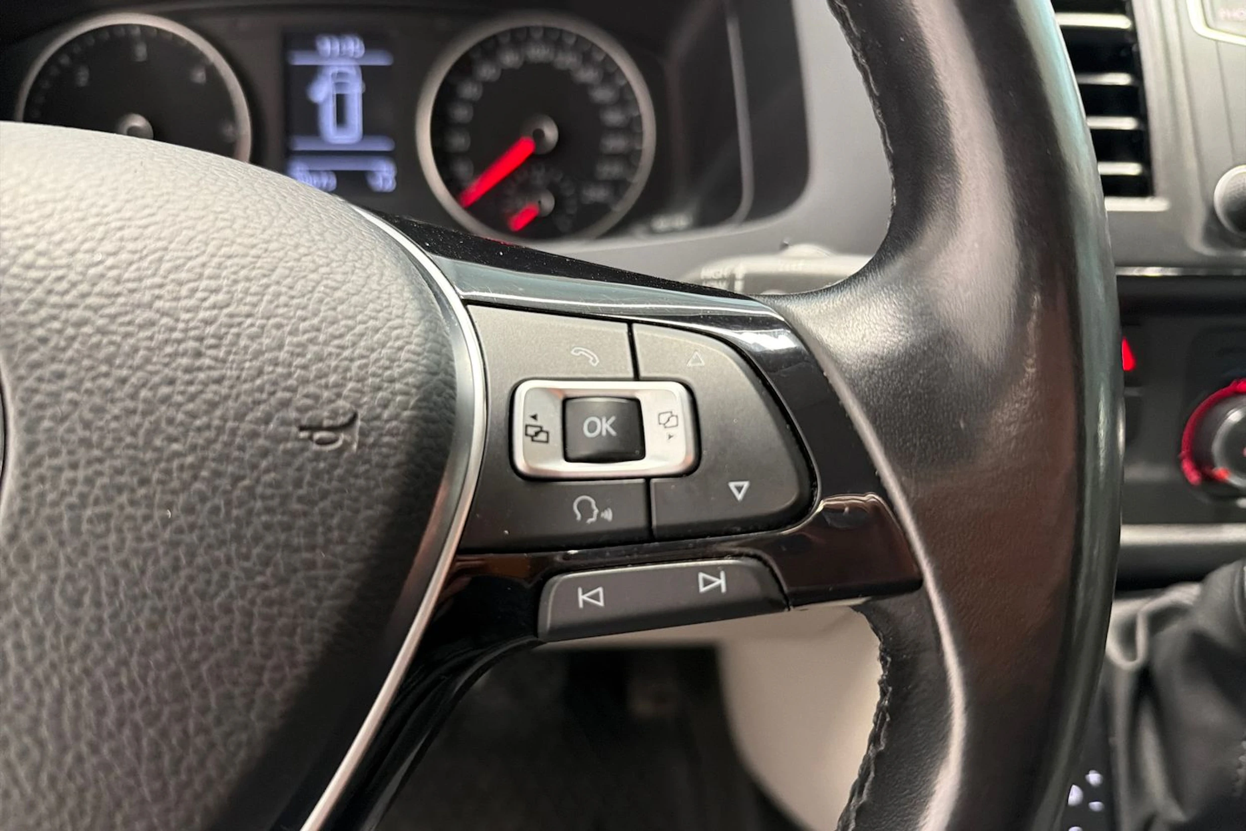 Valkoinen Volkswagen TRANSPORTER 2018 kuva 15.