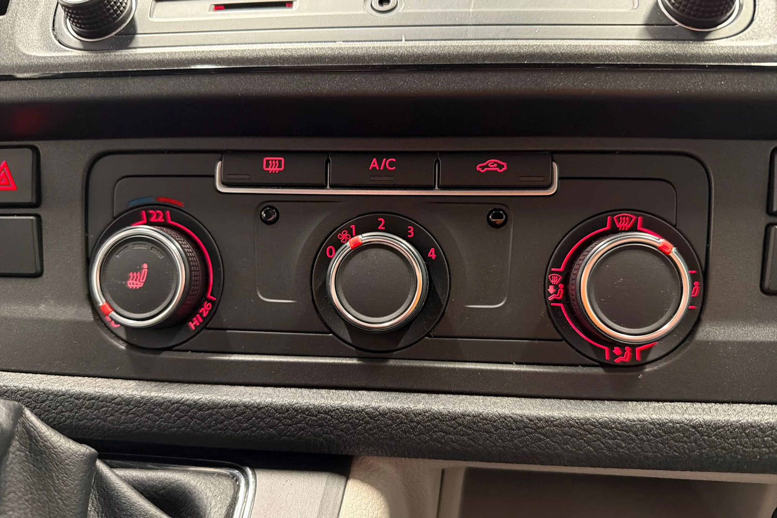 Valkoinen Volkswagen TRANSPORTER 2018 kuva 17.