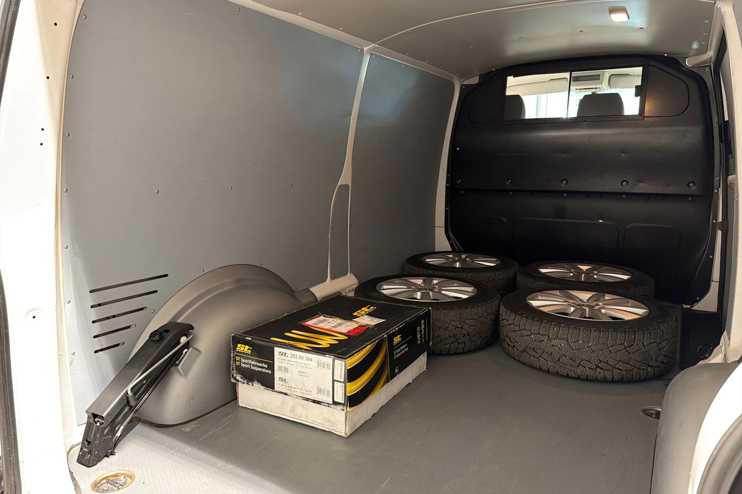 Valkoinen Volkswagen TRANSPORTER 2018 kuva 22.